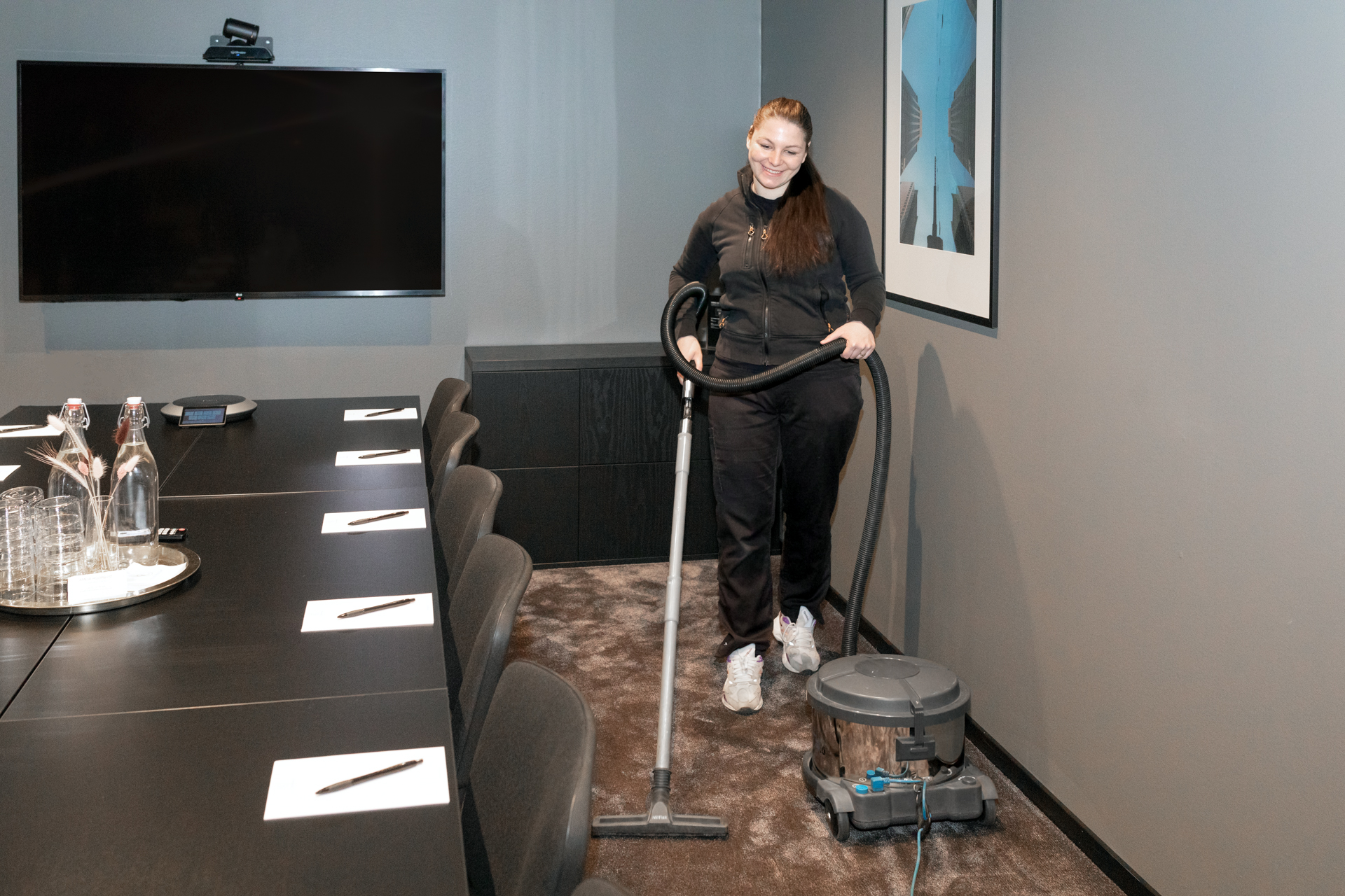 Städlejonet – Städning på kontorshotell Städlejonet i Göteborg erbjuder professionell städservice för hemstädning, kontorsstädning och företagsstädning. Vårt team levererar hållbar städning med glädje och kvalitet.